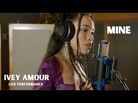 Ivey Amour - Mine (Live Performance)