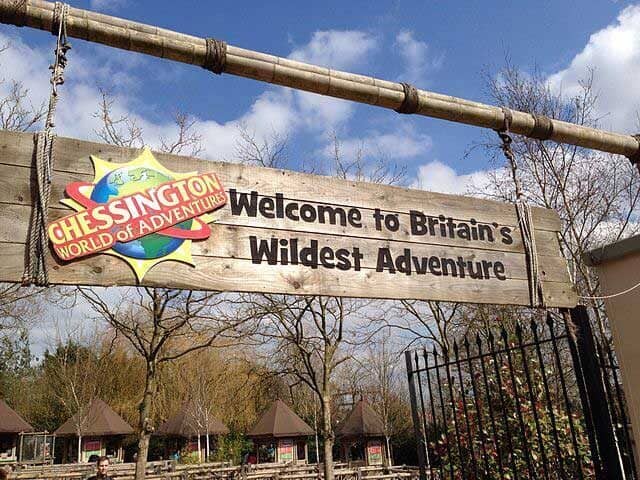 640px Chessington World of Adventures entrance sign and logo