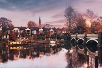 640px Old Bridge over River Wey Weybridge Surrey