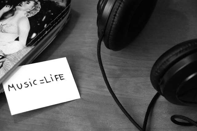 black and white music headphones life 1