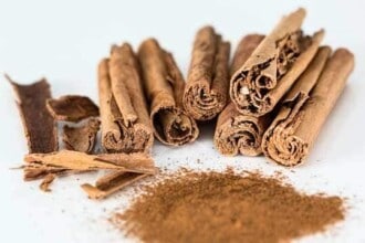 cinnamon stick cinnamon powder spice flavoring 47046 1