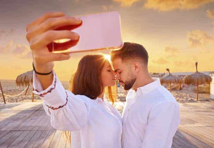 couple young selfie photo beach vacation