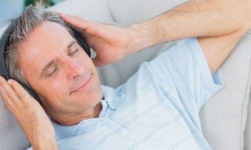 man listening to music 500 1