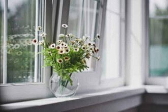 round vase with small white flowers 5059