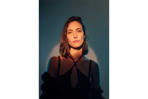 Amelie Lens Unveils New Single 'Falling For You'